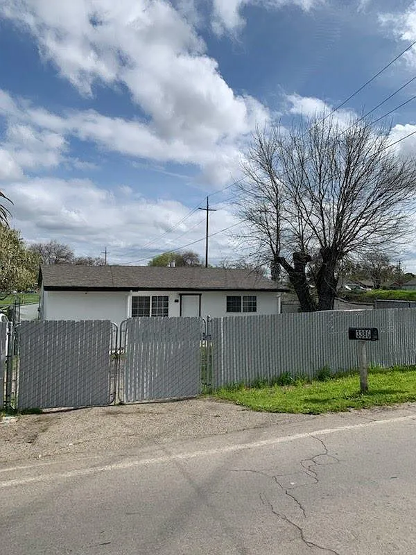 3 bed, 900 sqft, $2,199 — Photo 4