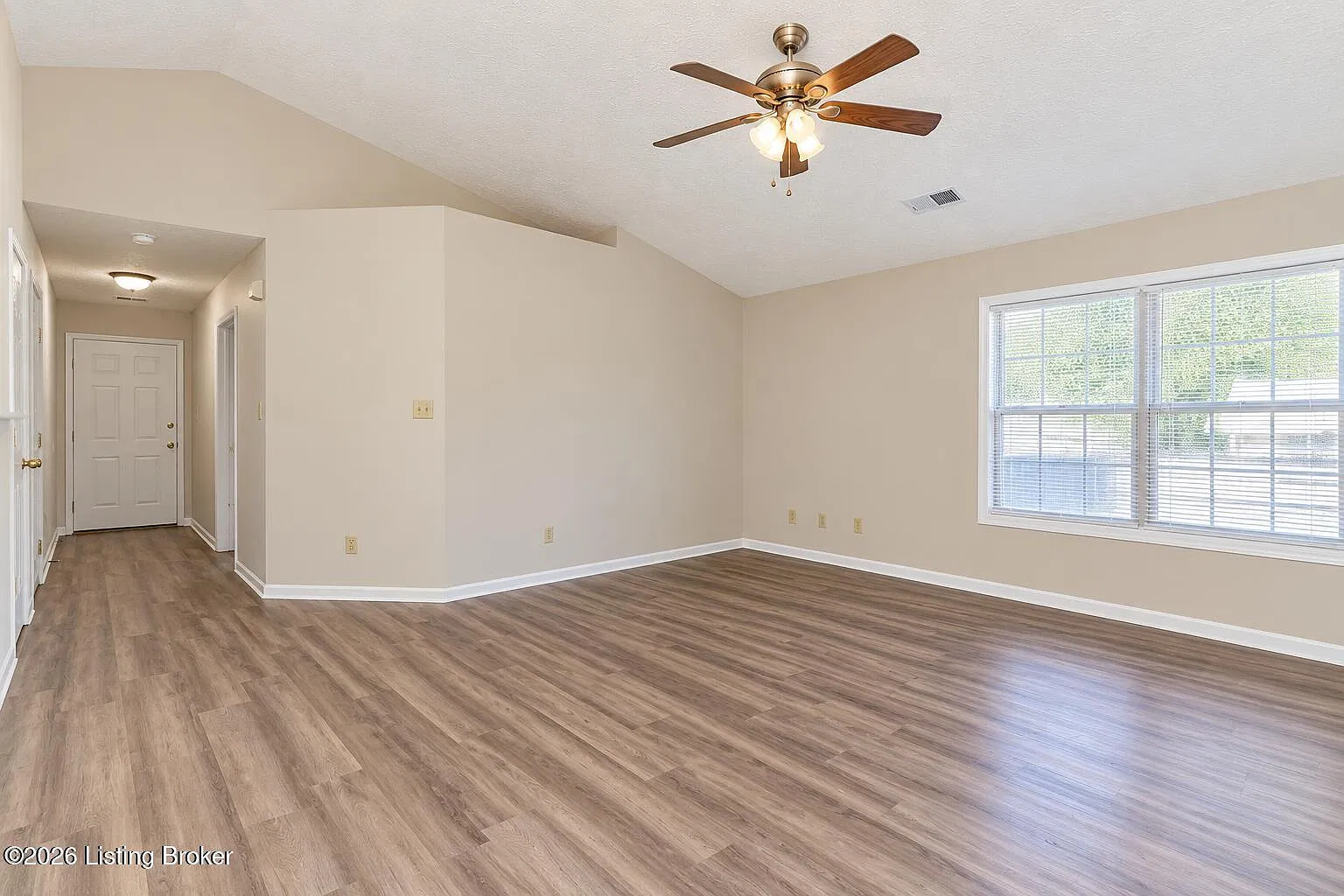 3 bed, 2.0 bath, 1222 sqft, $1,995 — Photo 3