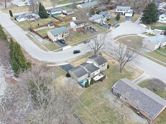 2nd image of 201 Northeast Cir