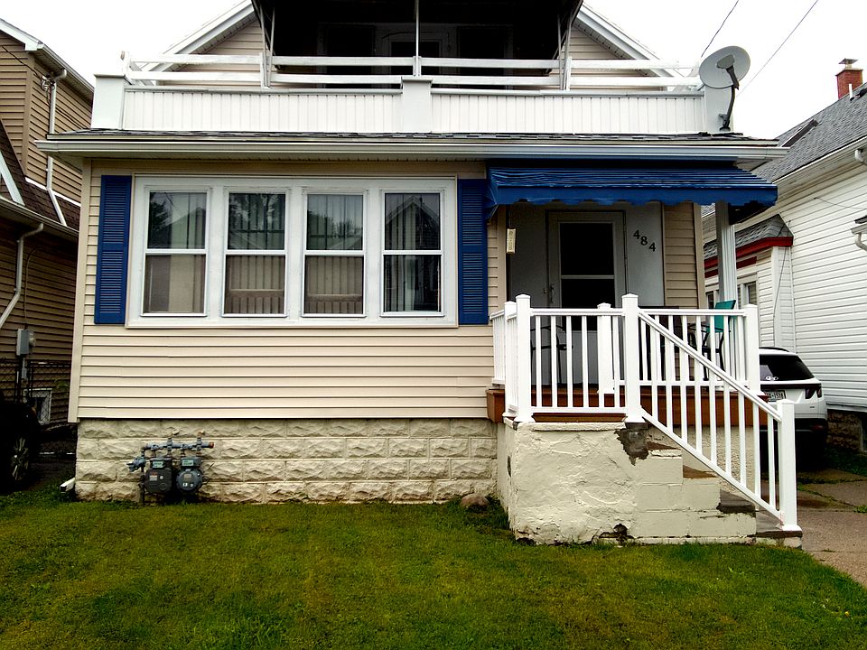 Front of the house - apartment is upstairs.