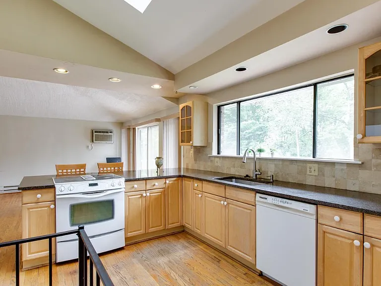 10373 Lombardi Dr — Photo 10