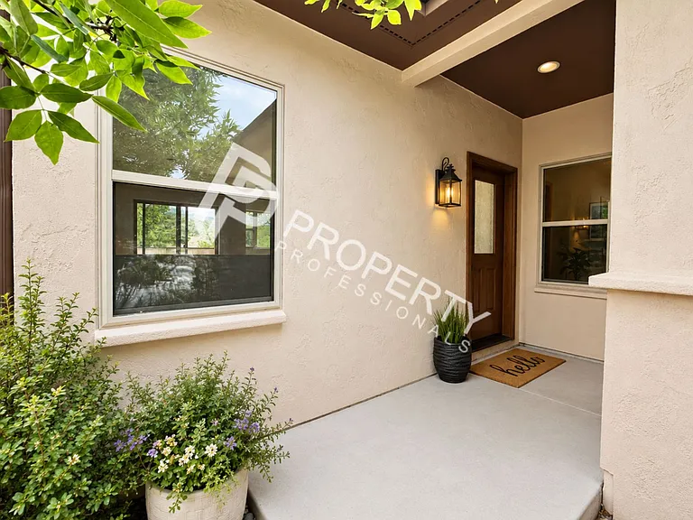 94 Castle Ridge Dr — Photo 2