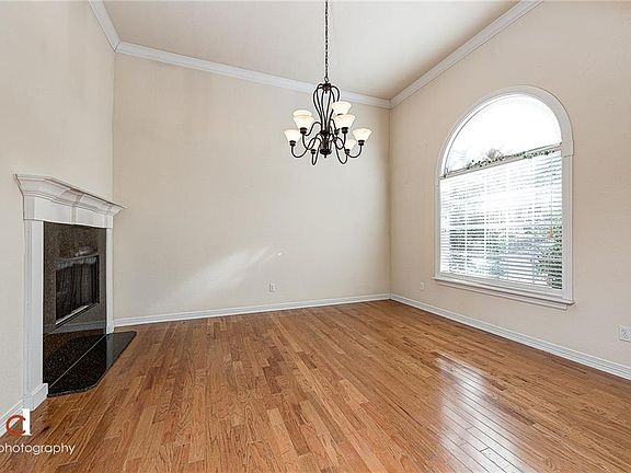 3rd image of 36 Warwick Dr
