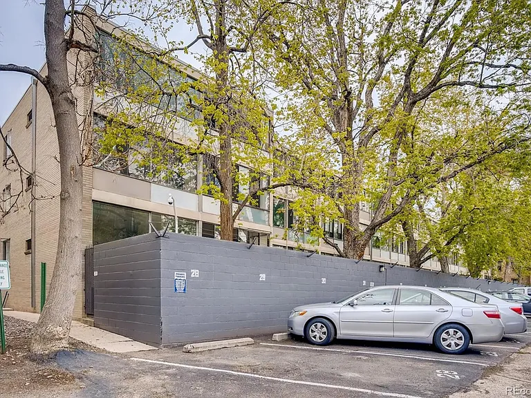 1050 N Corona St #115 — Photo 19