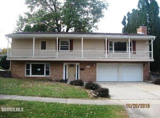 1814 Valley View Dr, Freeport, IL 61032