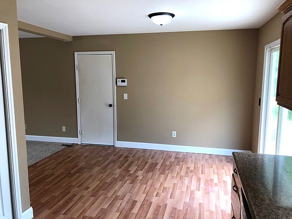 4th image of 2052 Charleston Dr
