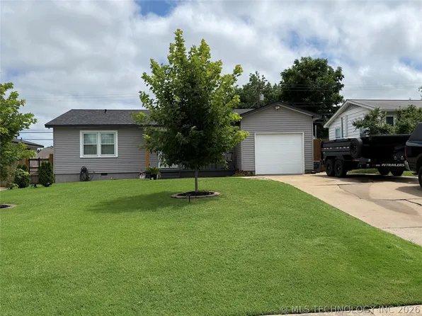 8944 E Newton St, Tulsa, OK 74115