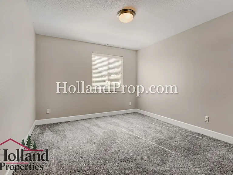 131 NE 30th Ave — Photo 16