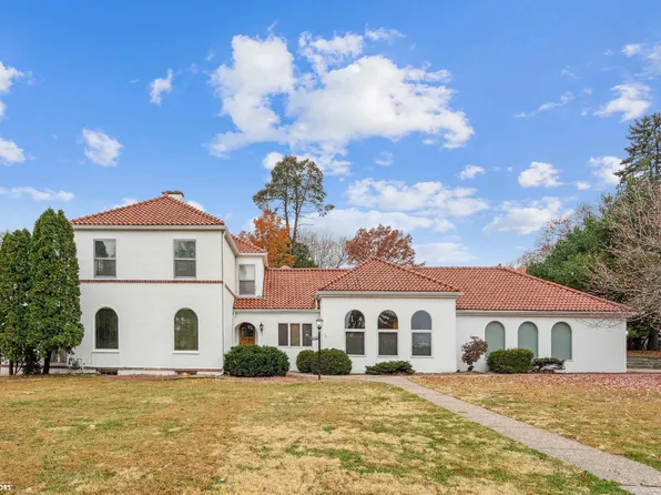 11 Cascade Ter, Burlington, IA 52601