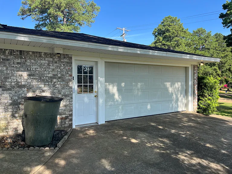 2907 Lafourche Ave — Photo 3