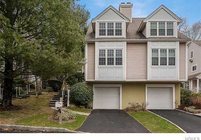 1st image of 10 Pondview Ln