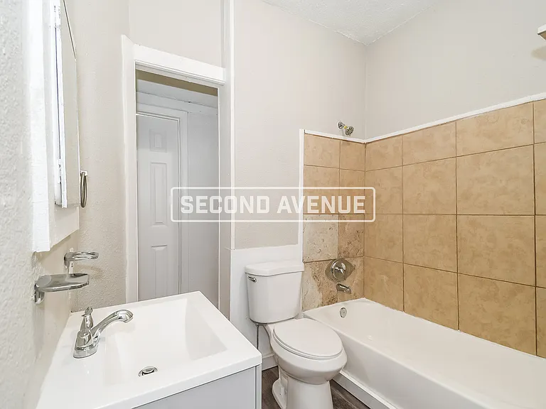 204 W 23rd St — Photo 21