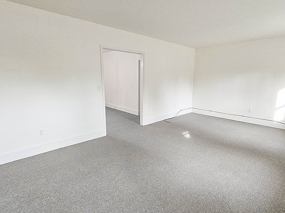 4th image of 20 Phillips Pl