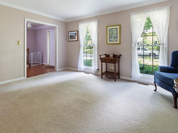 3rd image of 4637 Hickory Creek Dr