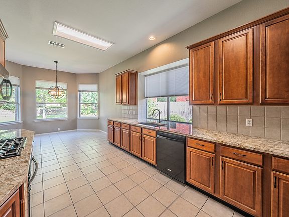 4th image of 3001 Saint Lynda Dr