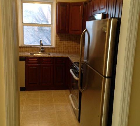 4th image of 1275 E 51st St APT 2R