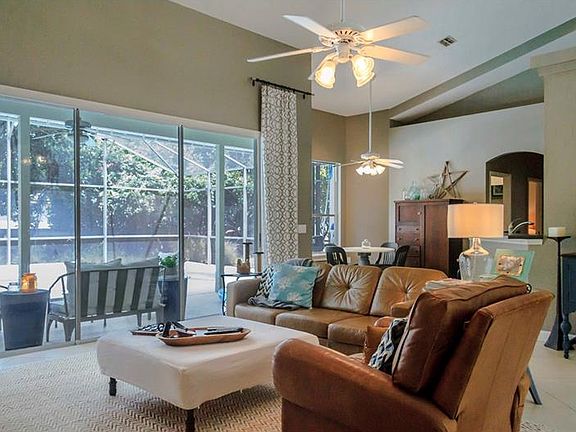 3rd image of 105 Carisbrooke St #1