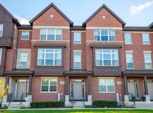 255 Aspen Pointe Rd, Vernon Hills, IL 60061