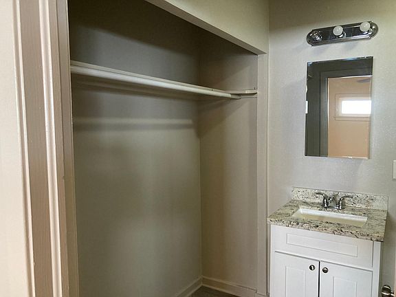 5th image of 251 Barry Ave #1