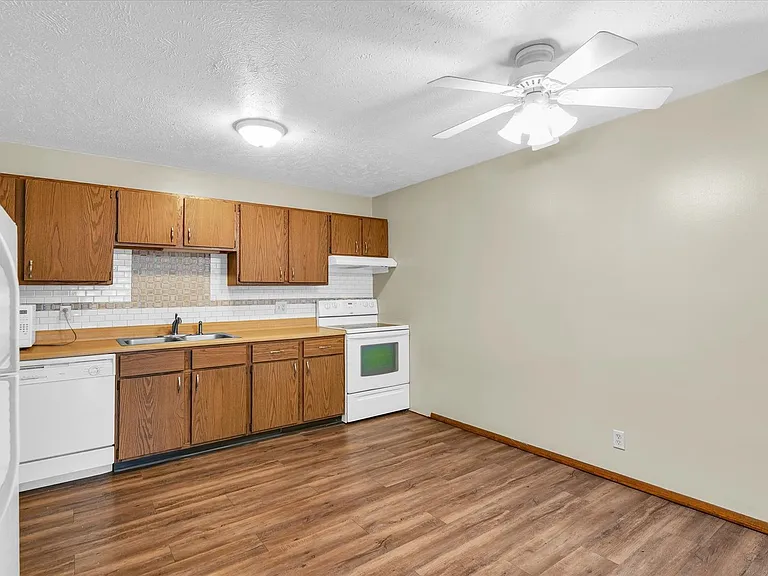 201 S Regency Dr — Photo 24