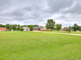 26 Sunshine Ln, Pryor, OK 74361