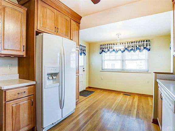 2nd image of 900 Saint Nicholas Ave