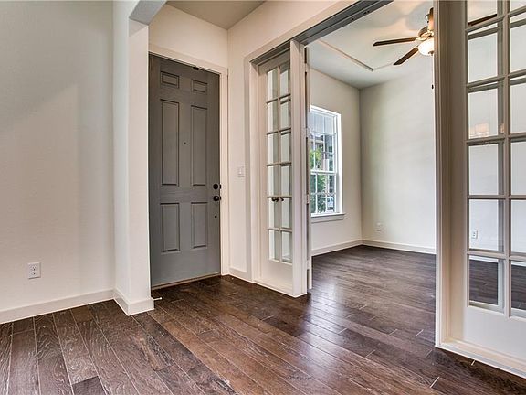3rd image of 1002 Marian Dr