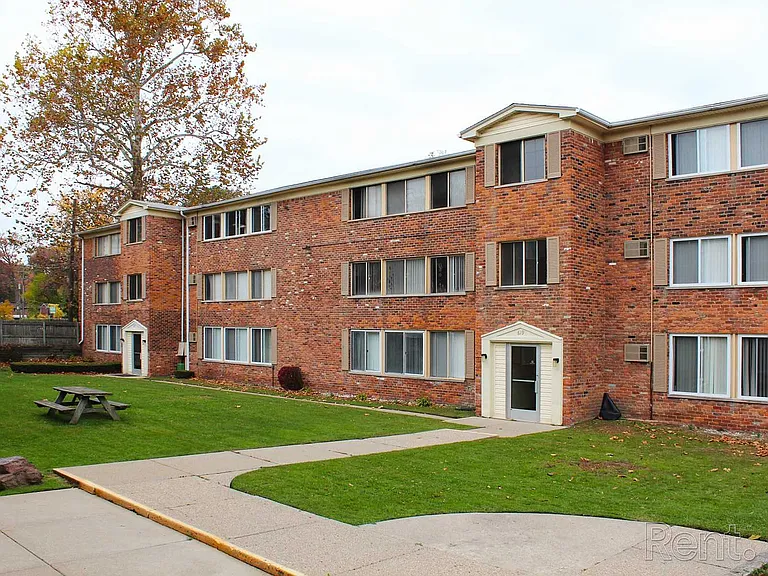 Wagon Wheel Apartments — Photo 7