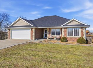 140 Sommer Ct, Holts Summit, MO 65043