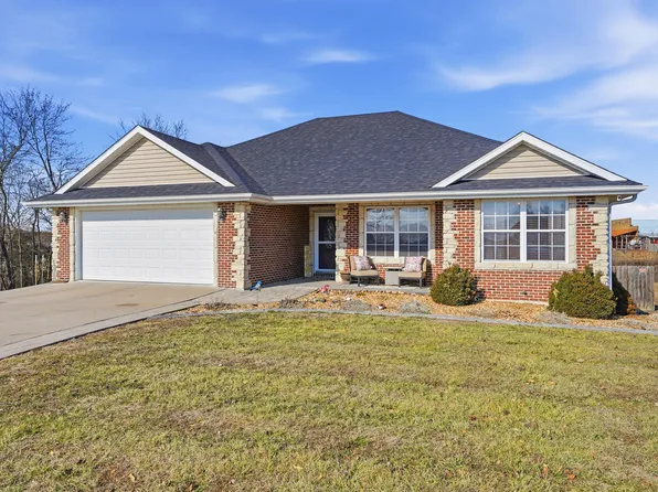 140 Sommer Ct, Holts Summit, MO 65043
