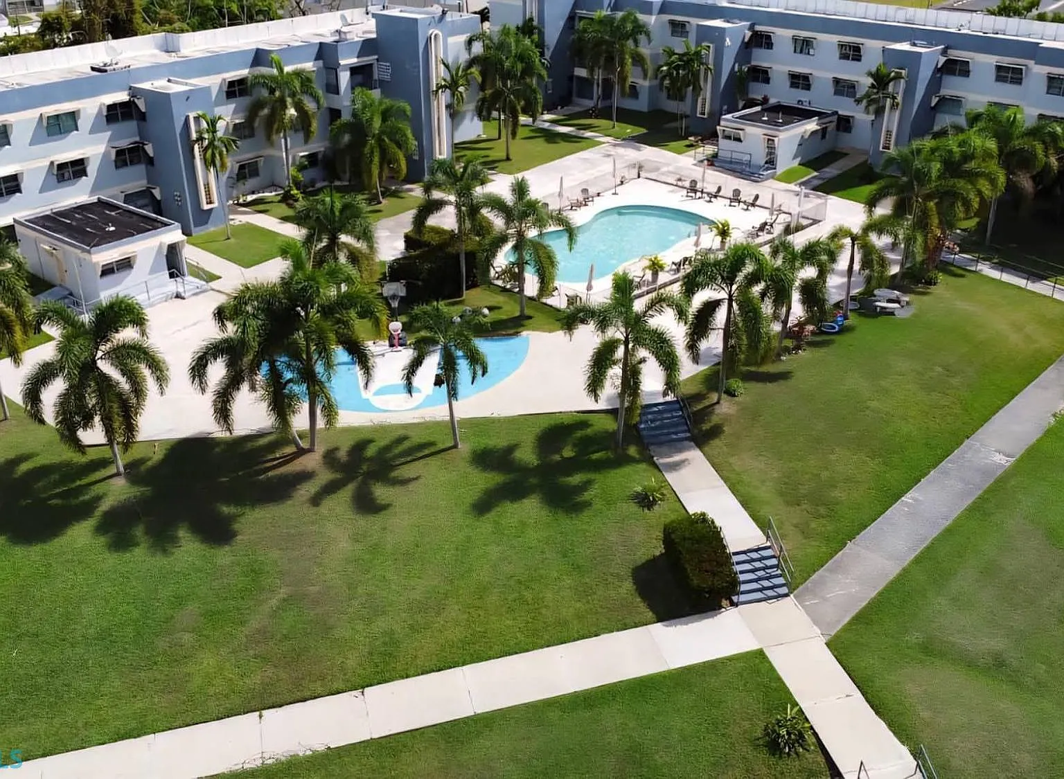 Paraiso Los Almendros (Condominio) — Photo 1
