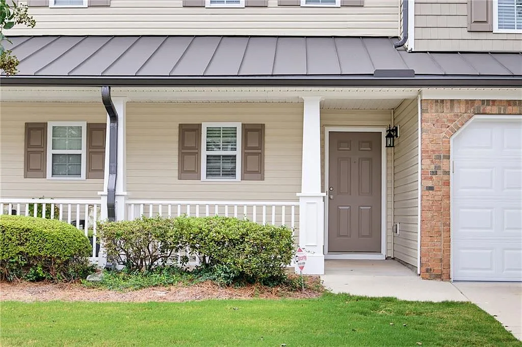 2 bed, 2.5 bath, 1396 sqft, $1,750 — Photo 2