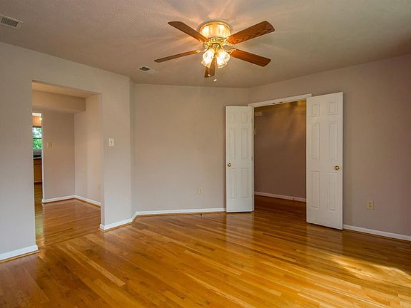 5th image of 105 Anthony Dr