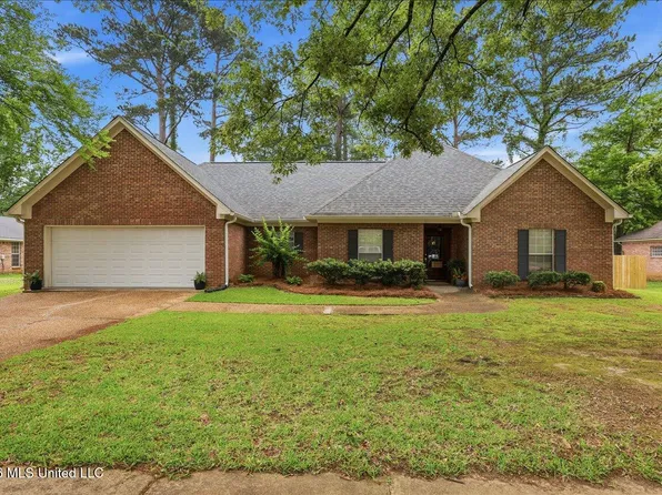 457 Shadowood Dr, Ridgeland, MS 39157