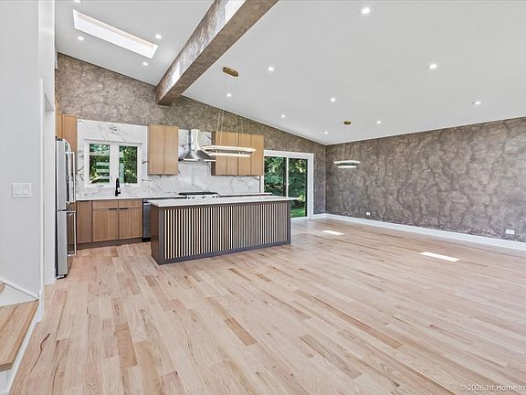 3rd image of 9039 Windsor Dr