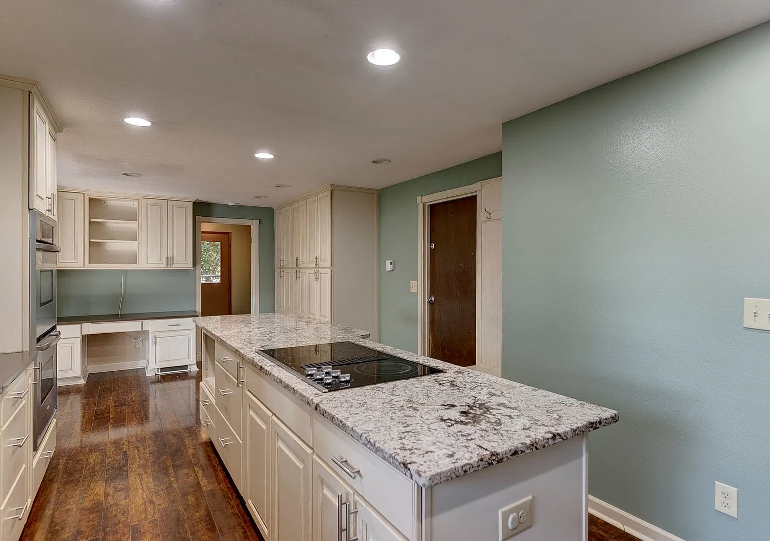 3 Bed 3 Bath Home Near West Beach — Photo 3