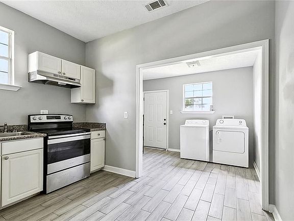5th image of 4956 Baccich St