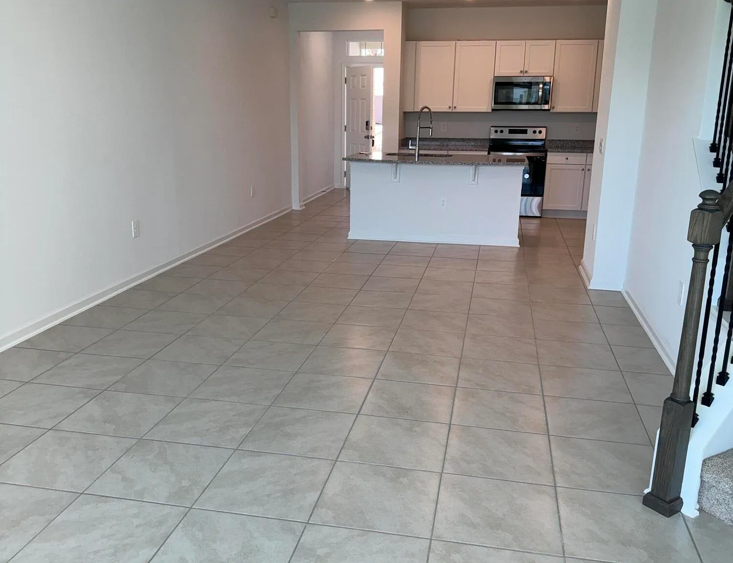 3 bed, 2.5 bath, 1795 sqft, $2,395 — Photo 4