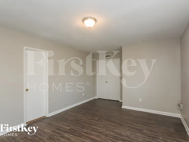 6217 Pine St — Photo 11