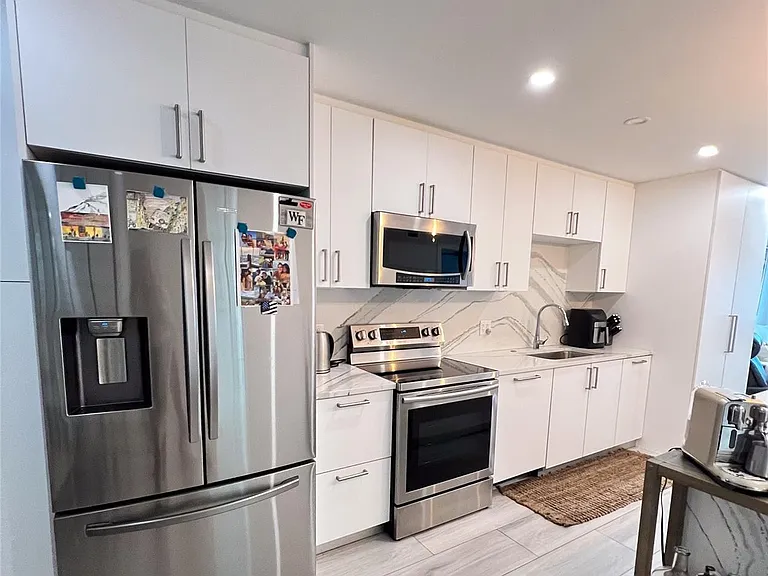 2115 NE 37th Dr #121 — Photo 3