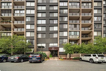 9060 Palisade Avenue, #308
