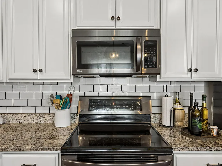 1010 Vanguard Dr — Photo 12