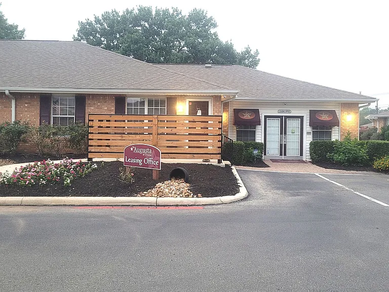 The Augusta at Gruene Garden Apartments — Photo 13