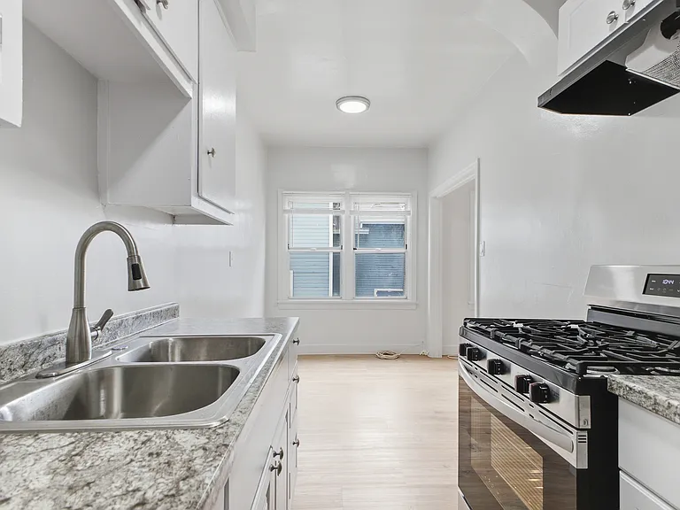 1932 W 25th St #9 — Photo 14