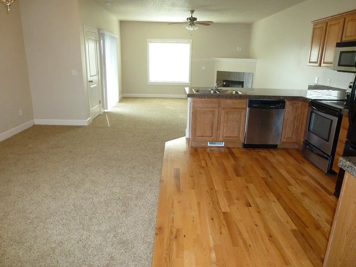 3 bed, 2.5 bath, 1652 sqft, $2,150 — Photo 4