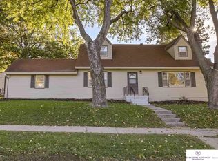 2405 Ridgewood Ave, Omaha, NE 68124
