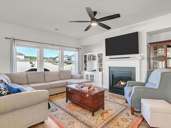 4th image of 411 Hazelcroft Dr