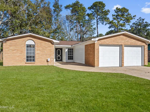 2512 Holiday Dr, Gautier, MS 39553