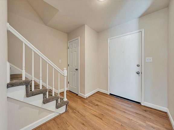 3rd image of 1401 Wyndham Dr