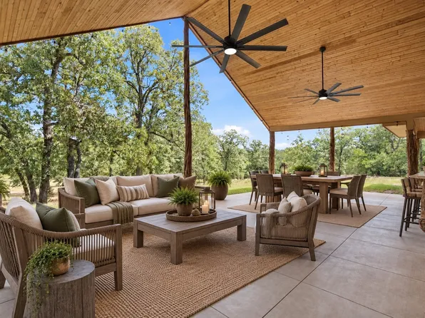 722 Three Skillet Rd, Springtown, TX 76082